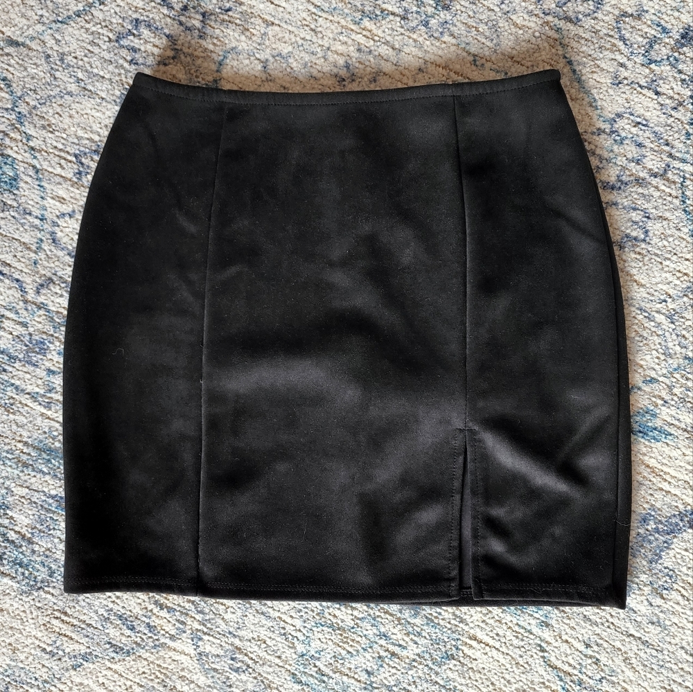 Windsor large black knee split mini skirt